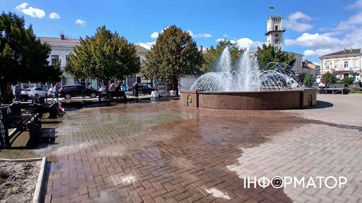 Було: площа Шевченка у воді через сильний вітер та ввімкнений фонтан Було: площа Шевченка у воді через сильний вітер та ввімкнений фонтан