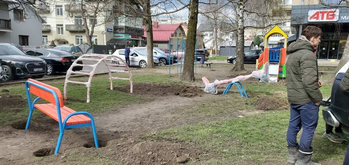 В мікрорайоні Богуна встановили новий дитячий майданчик 1