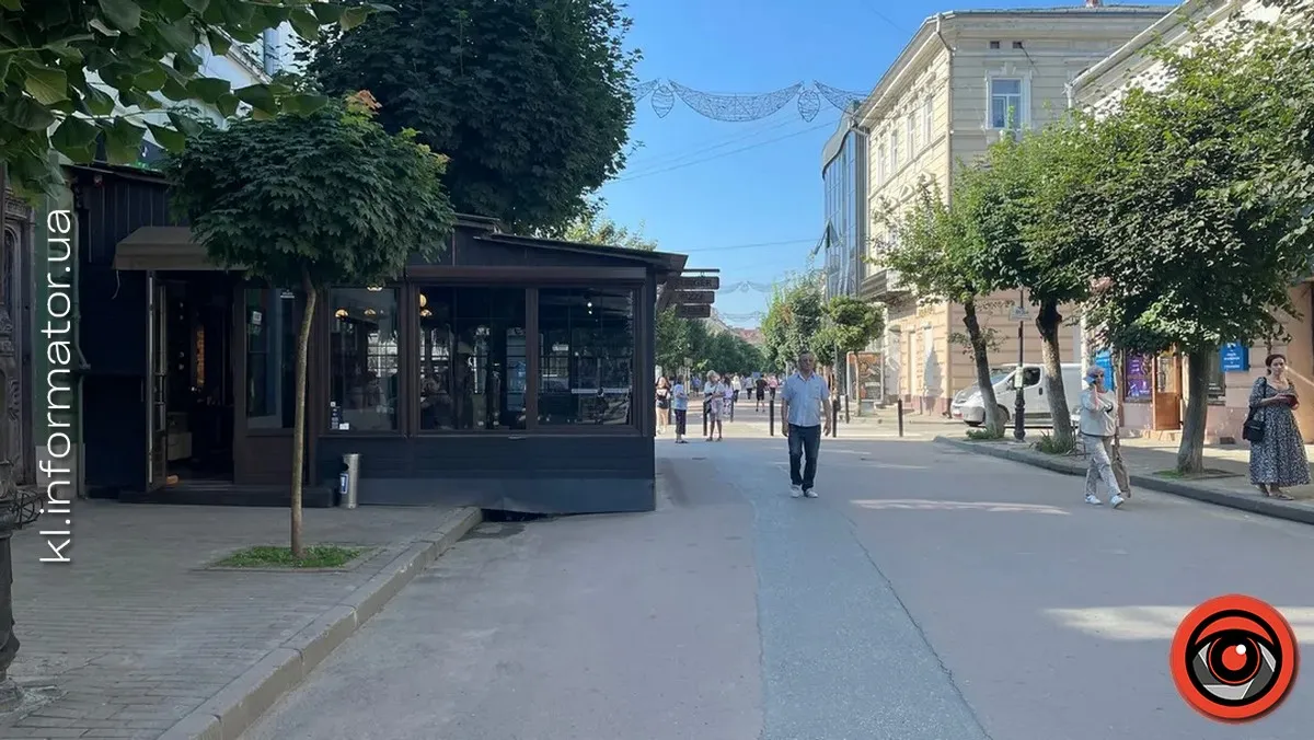 Літній чи багатолітній: чому після 13-ти років розібрали павільйон кафе "Джем" на стометрівці в Коломиї 1