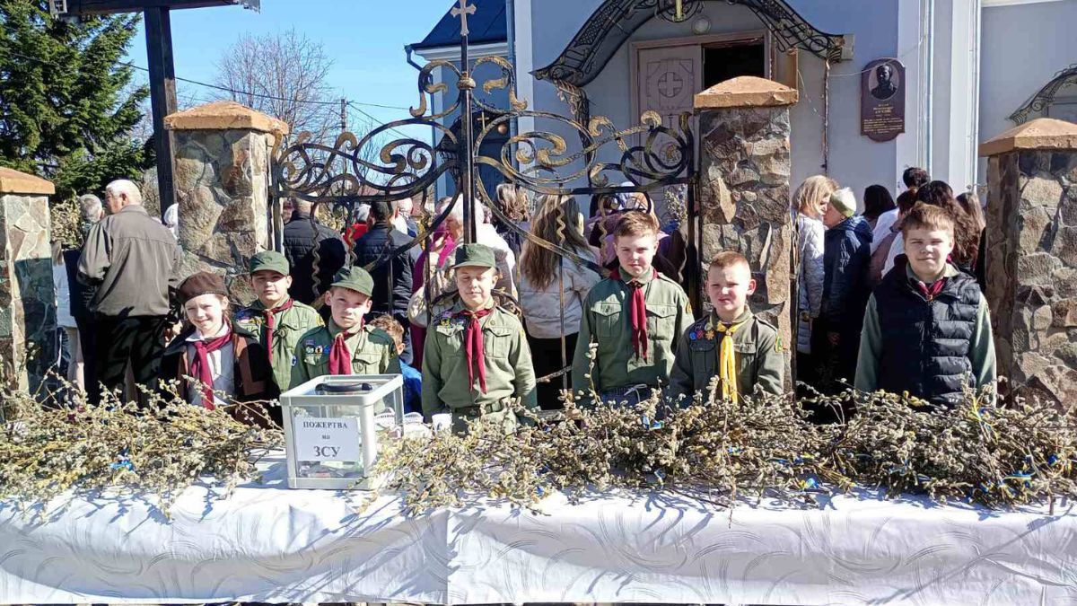 У Болехові провели благодійну акцію “Вербова гілочка” на підтримку ЗСУ
