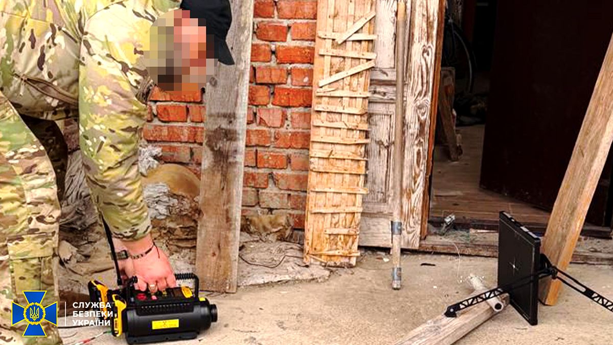 Замінував власний будинок, аби підірвати правоохоронців: на Прикарпатті затримали зловмисника 3