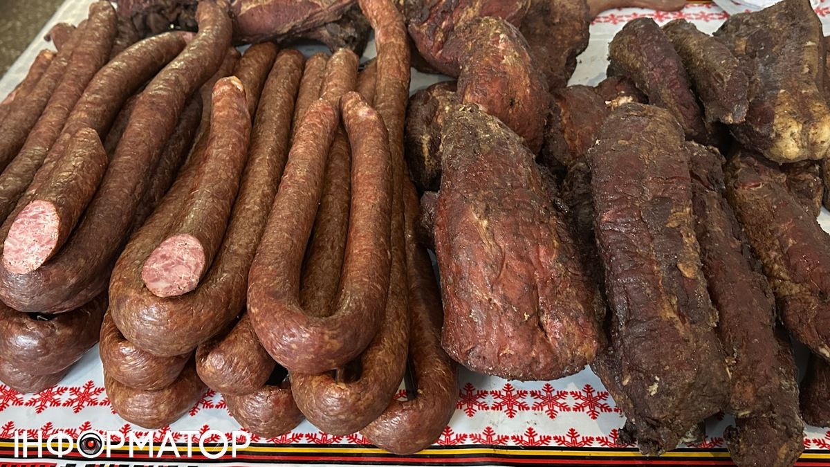 Які ціни на м'ясо та ковбаси в магазинах та на ринку в Коломиї