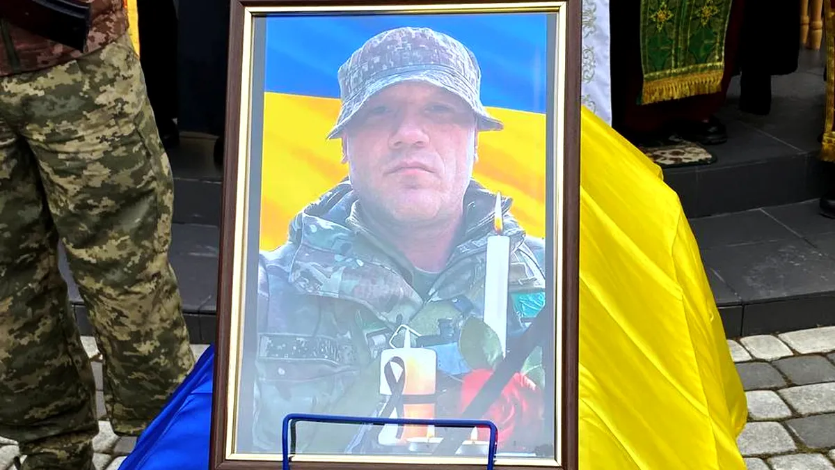 Скорботний кортеж з тілом Василя Кравчука зустріли у Городенці