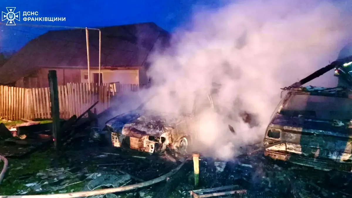 На Коломийщині спалахнула пожежа на території домогосподарства