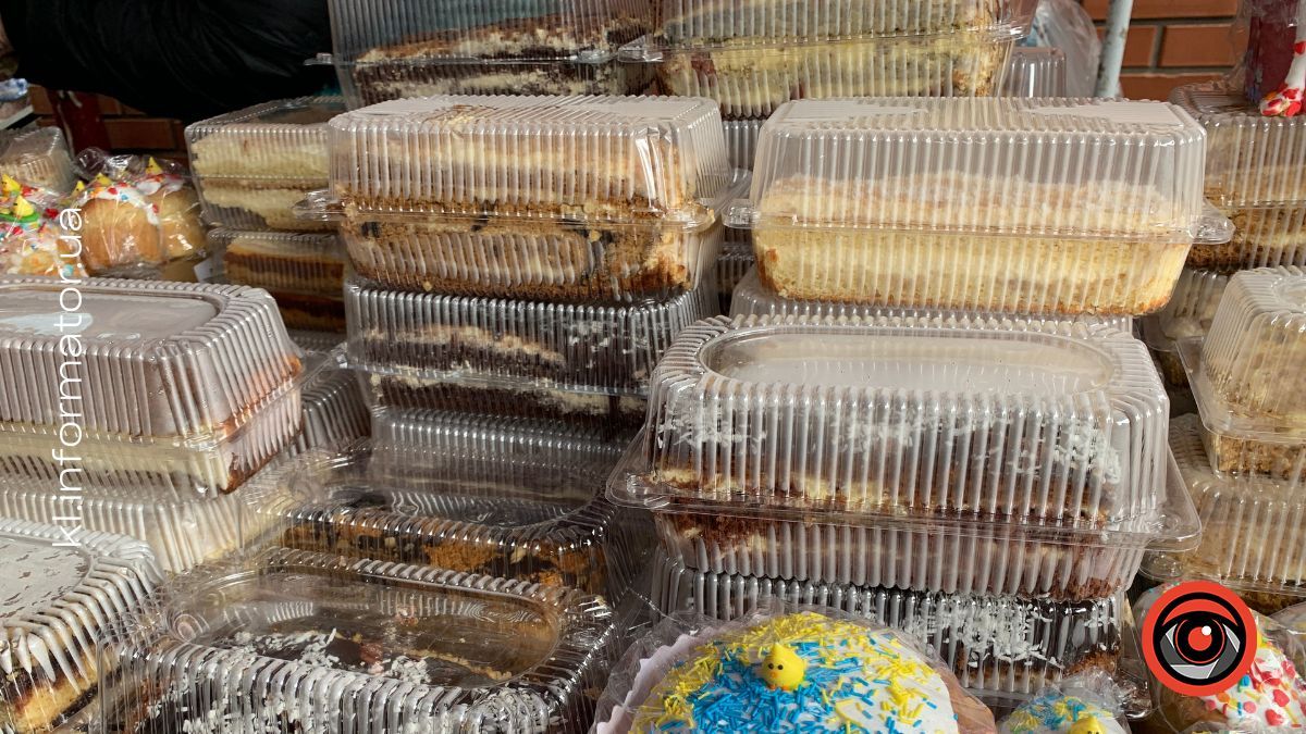 Скільки коштують пляцки до Великодня у Коломиї: актуальні ціни на базарі 1