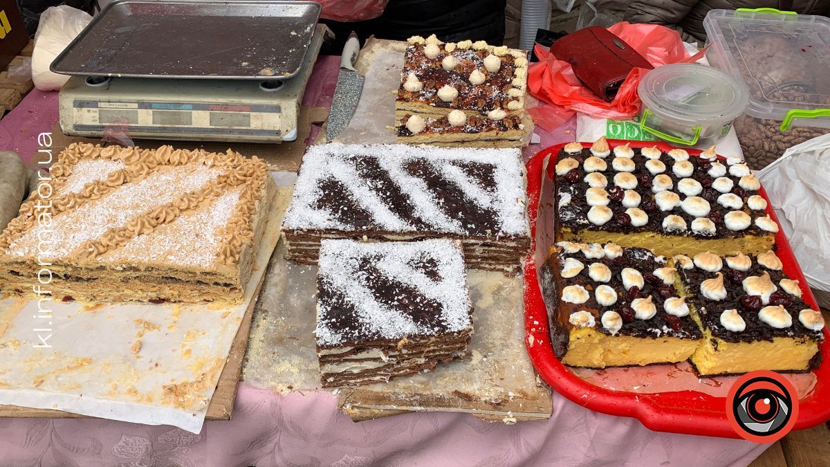 Скільки коштують пляцки до Великодня у Коломиї: актуальні ціни на базарі 4