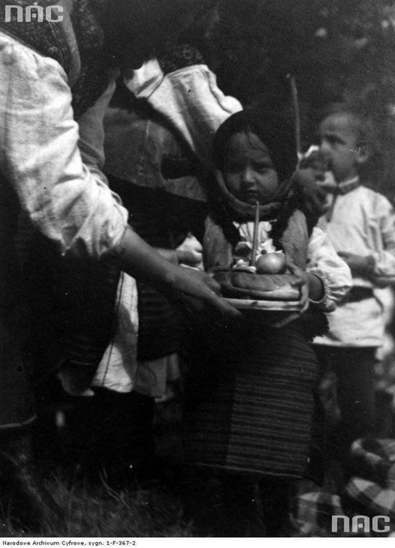 Маленька гуцулка. Великдень, 1931 р