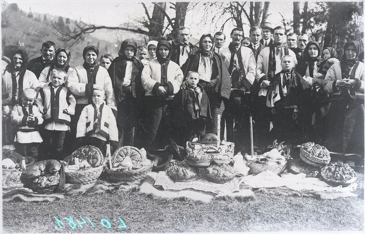 с. Богдан на Рахівщині. Закарпаття. Великдень. Початок 1920-х рр.