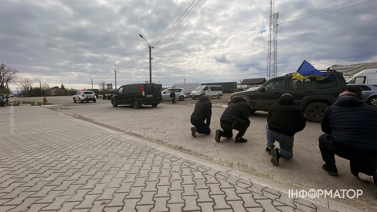 "На щиті" до Коломиї повернувся підполковник Михайло Костюк 3