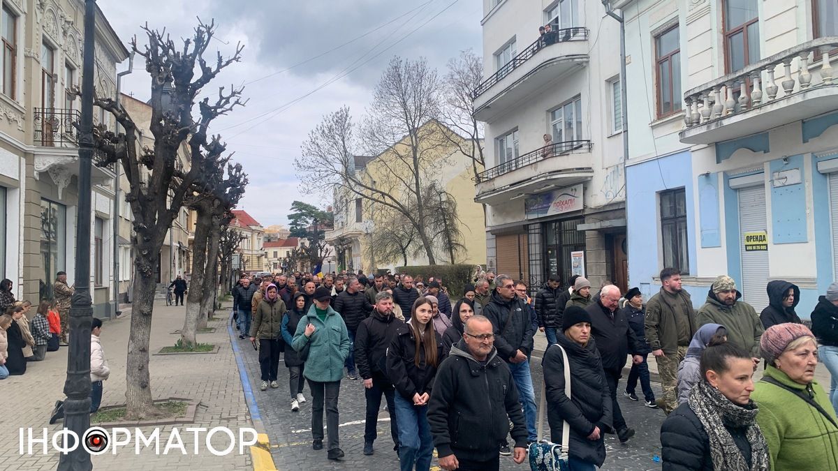 Коломияни провели в останню дорогу Героя Михайла Костюка 9