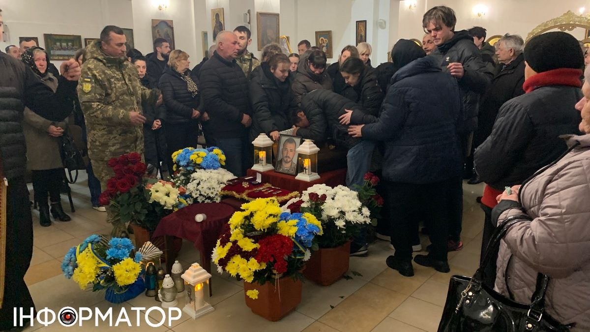 Коломияни провели в останню дорогу Героя Михайла Костюка 3