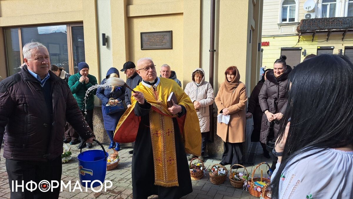 Святкування Великодня у Коломиї: фоторепортаж освячення кошиків у храмах міста 7