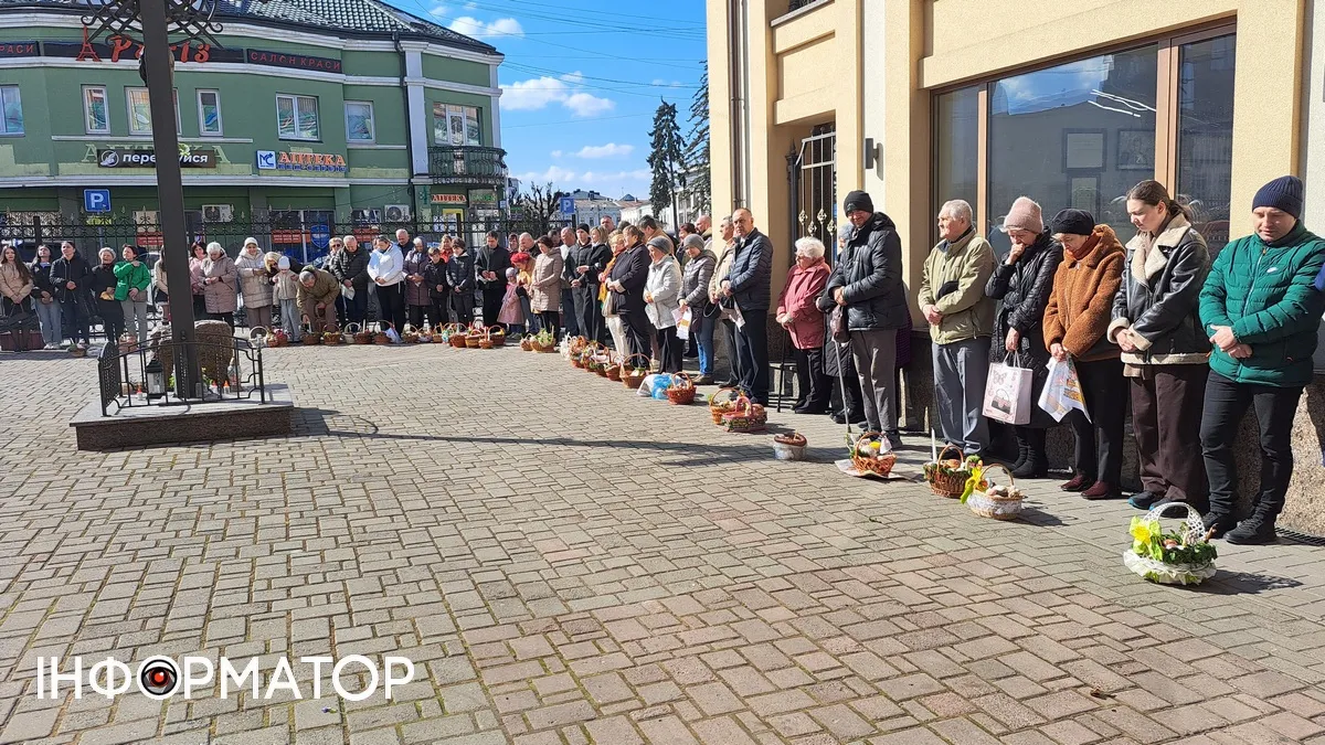 Святкування Великодня у Коломиї: фоторепортаж освячення кошиків у храмах міста 5