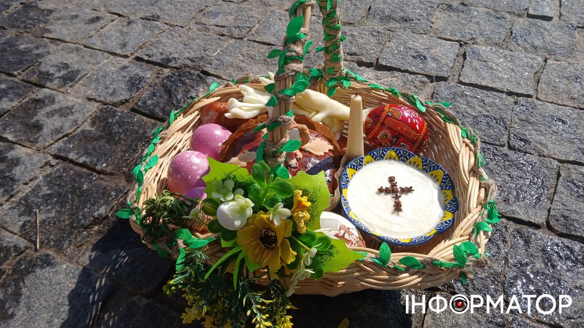 Святкування Великодня у Коломиї: фоторепортаж освячення кошиків у храмах міста 8