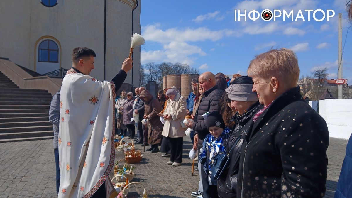 Святкування Великодня у Коломиї: фоторепортаж освячення кошиків у храмах міста 1