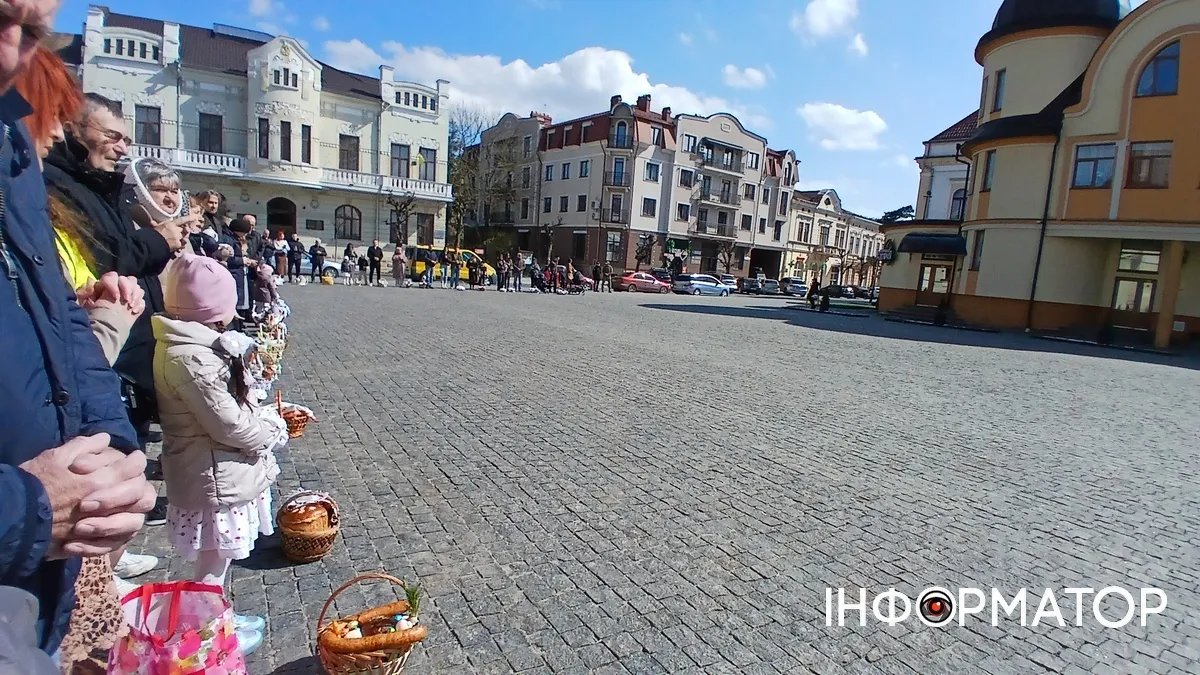 Святкування Великодня у Коломиї: фоторепортаж освячення кошиків у храмах міста 4