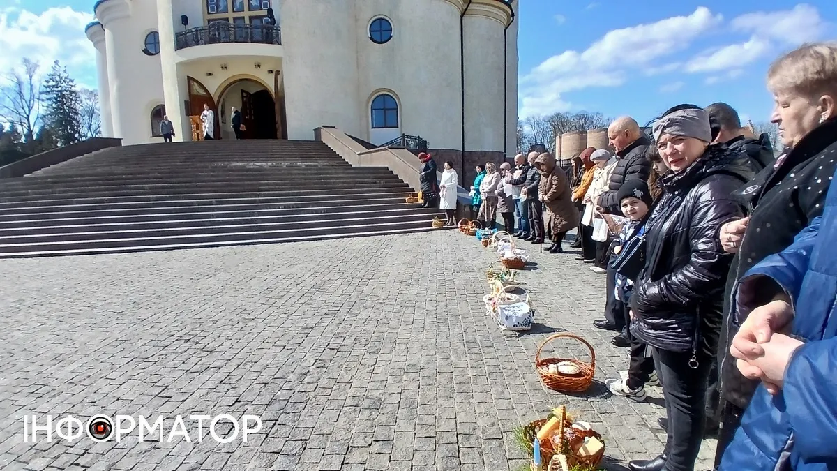Святкування Великодня у Коломиї: фоторепортаж освячення кошиків у храмах міста 3