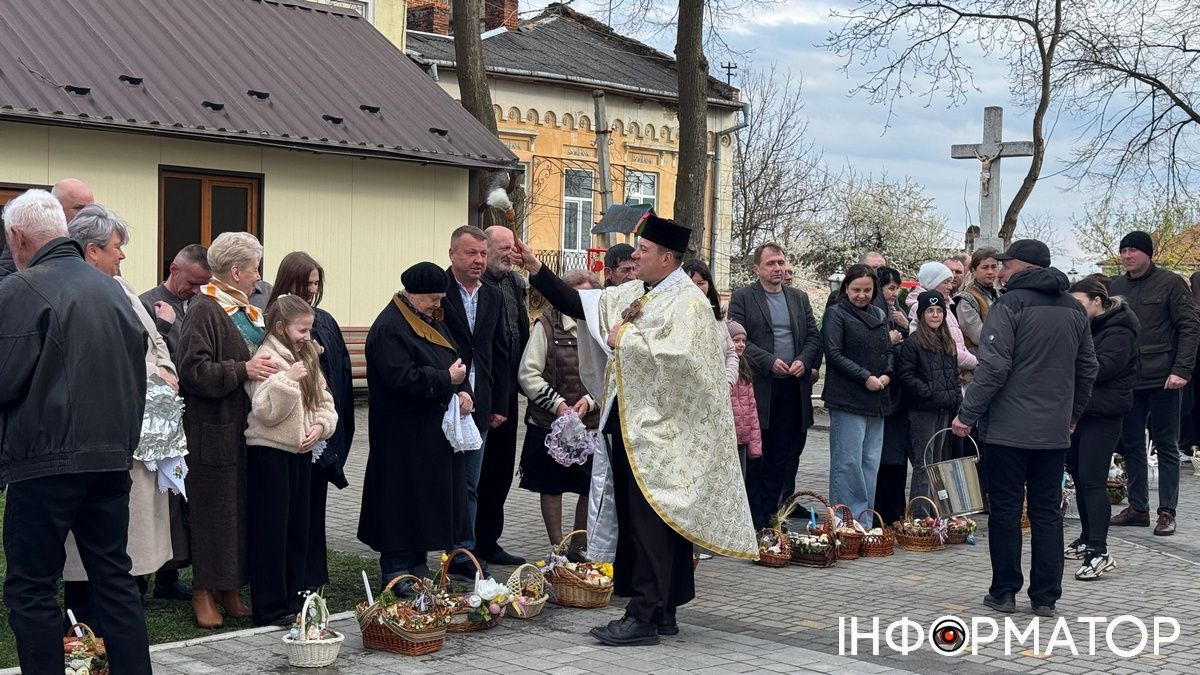У Коломиї розпочалося освячення великодніх кошиків: фоторепортаж з храмів міста 12