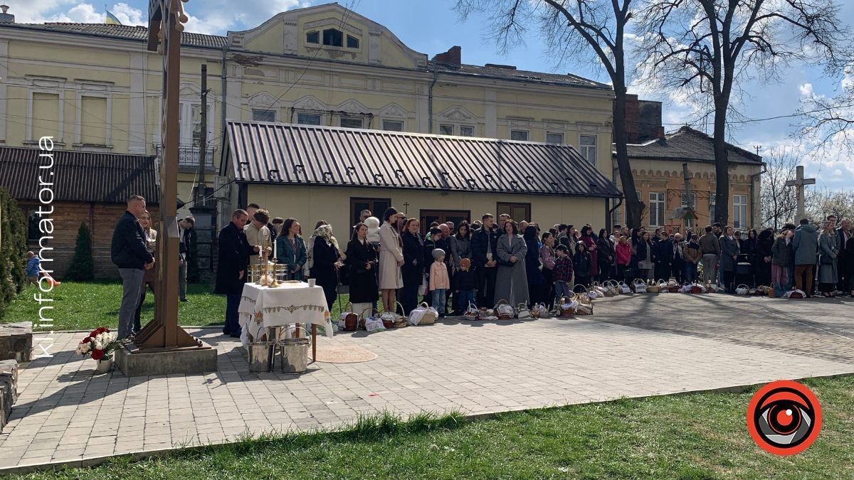 Світло Воскресіння у Коломиї: недільний фоторепортаж з освячення великодніх кошиків 3