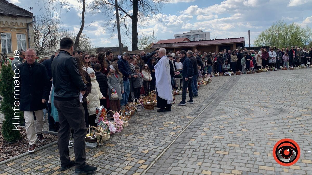 Світло Воскресіння у Коломиї: недільний фоторепортаж з освячення великодніх кошиків 6