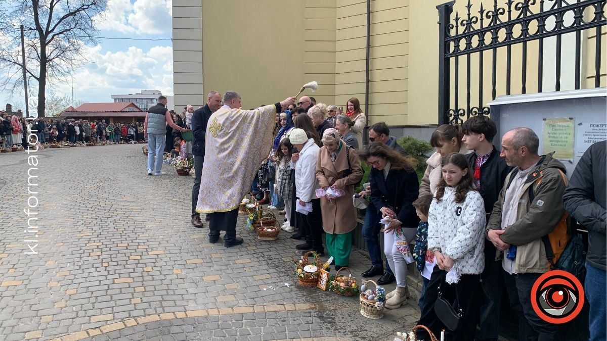 Світло Воскресіння у Коломиї: недільний фоторепортаж з освячення великодніх кошиків 7