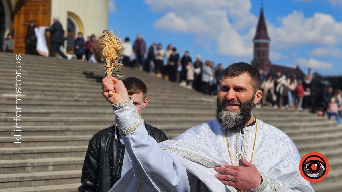 Світло Воскресіння у Коломиї: недільний фоторепортаж з освячення великодніх кошиків 1