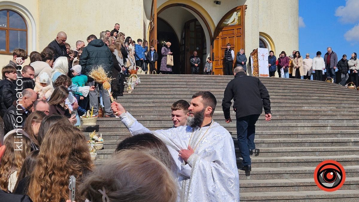 Світло Воскресіння у Коломиї: недільний фоторепортаж з освячення великодніх кошиків 2
