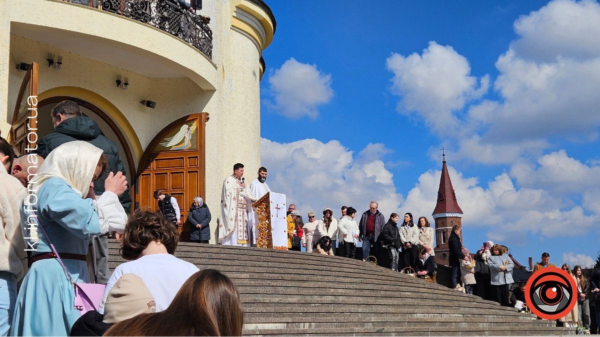 Світло Воскресіння у Коломиї: недільний фоторепортаж з освячення великодніх кошиків 3