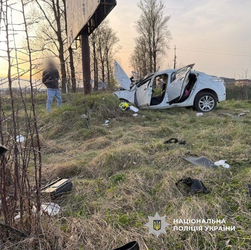 У Надвірнянській громаді водій Volkswagen в'їхав у Daewoo: травмувалась пасажирка 2