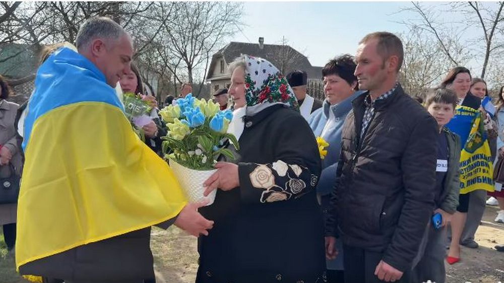 Звільненого з полону воїна Михайла Триняка зустріли в Ланчинській громаді 2