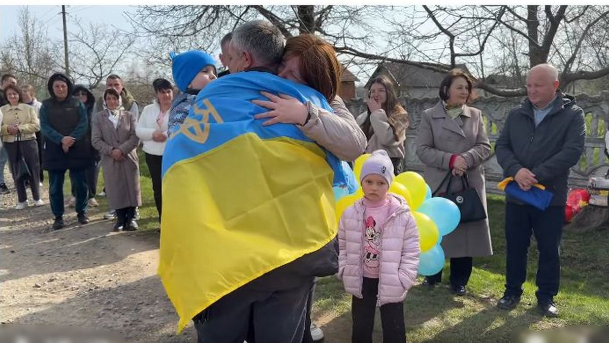 Звільненого з полону воїна Михайла Триняка зустріли в Ланчинській громаді 1