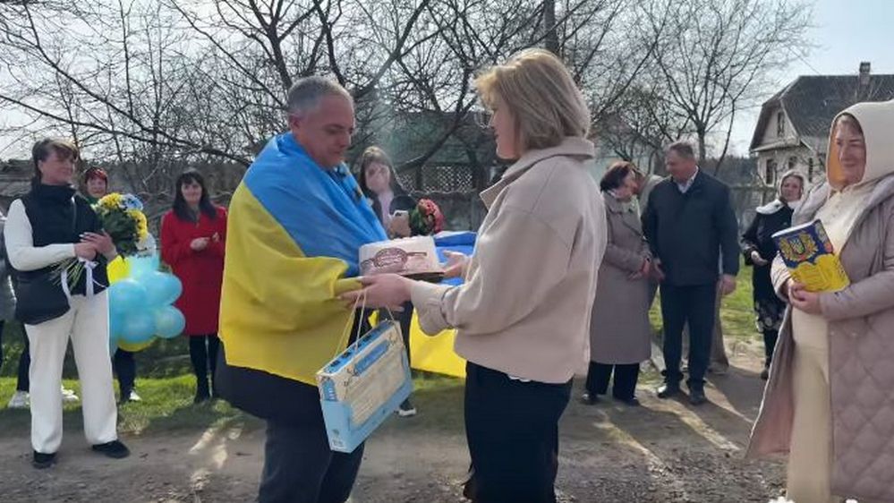 Звільненого з полону воїна Михайла Триняка зустріли в Ланчинській громаді 3
