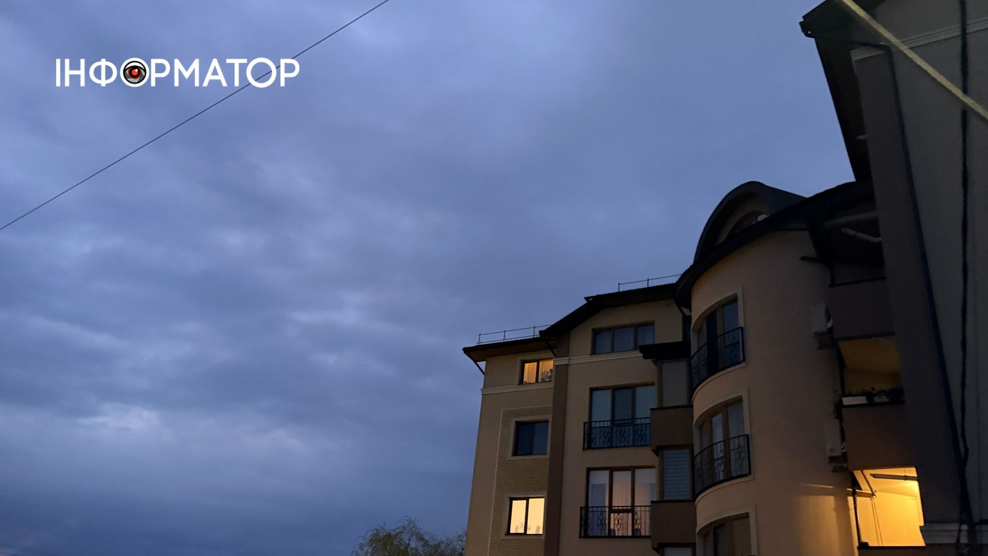 Затишок сутінків та світло ліхтарів: фоторепортаж вечірньої Коломиї 2