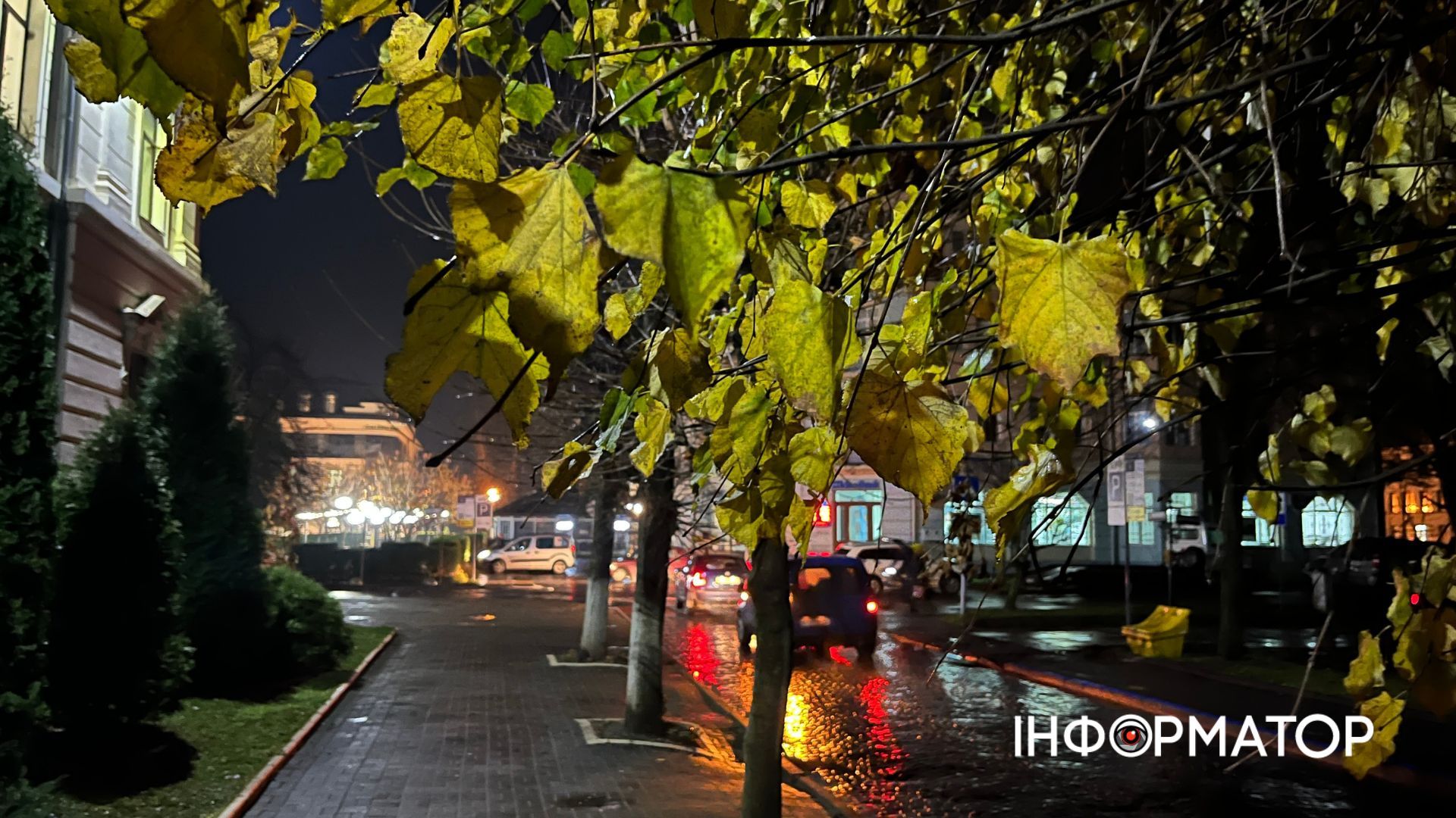 Затишок сутінків та світло ліхтарів: фоторепортаж вечірньої Коломиї 1