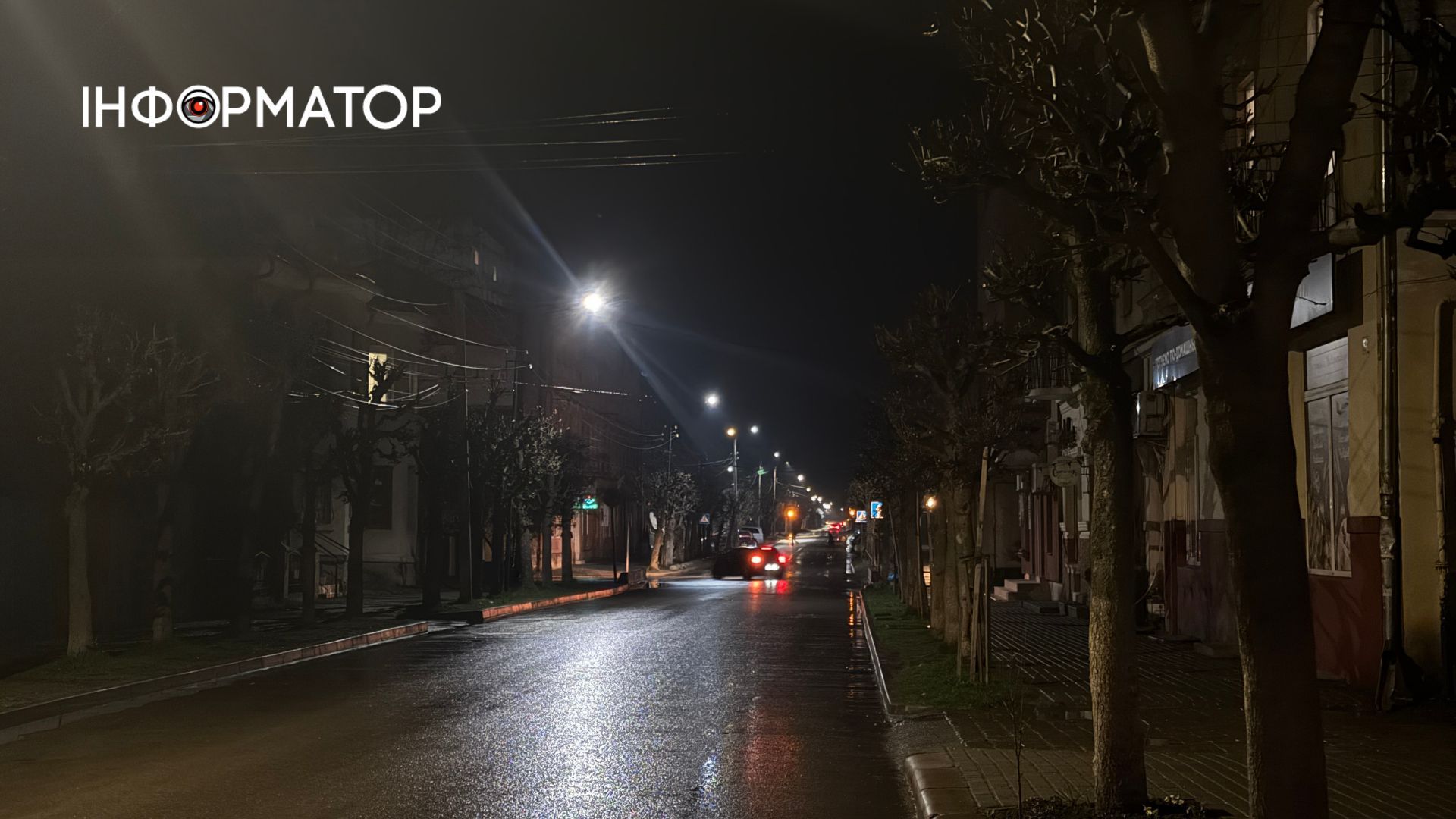 Затишок сутінків та світло ліхтарів: фоторепортаж вечірньої Коломиї 10