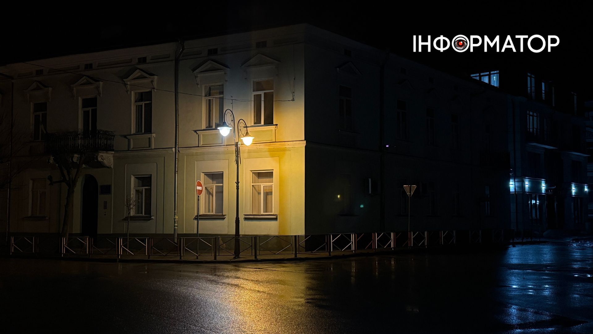 Затишок сутінків та світло ліхтарів: фоторепортаж вечірньої Коломиї 11