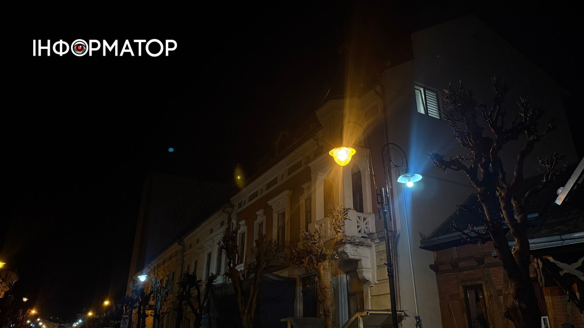 Затишок сутінків та світло ліхтарів: фоторепортаж вечірньої Коломиї 13