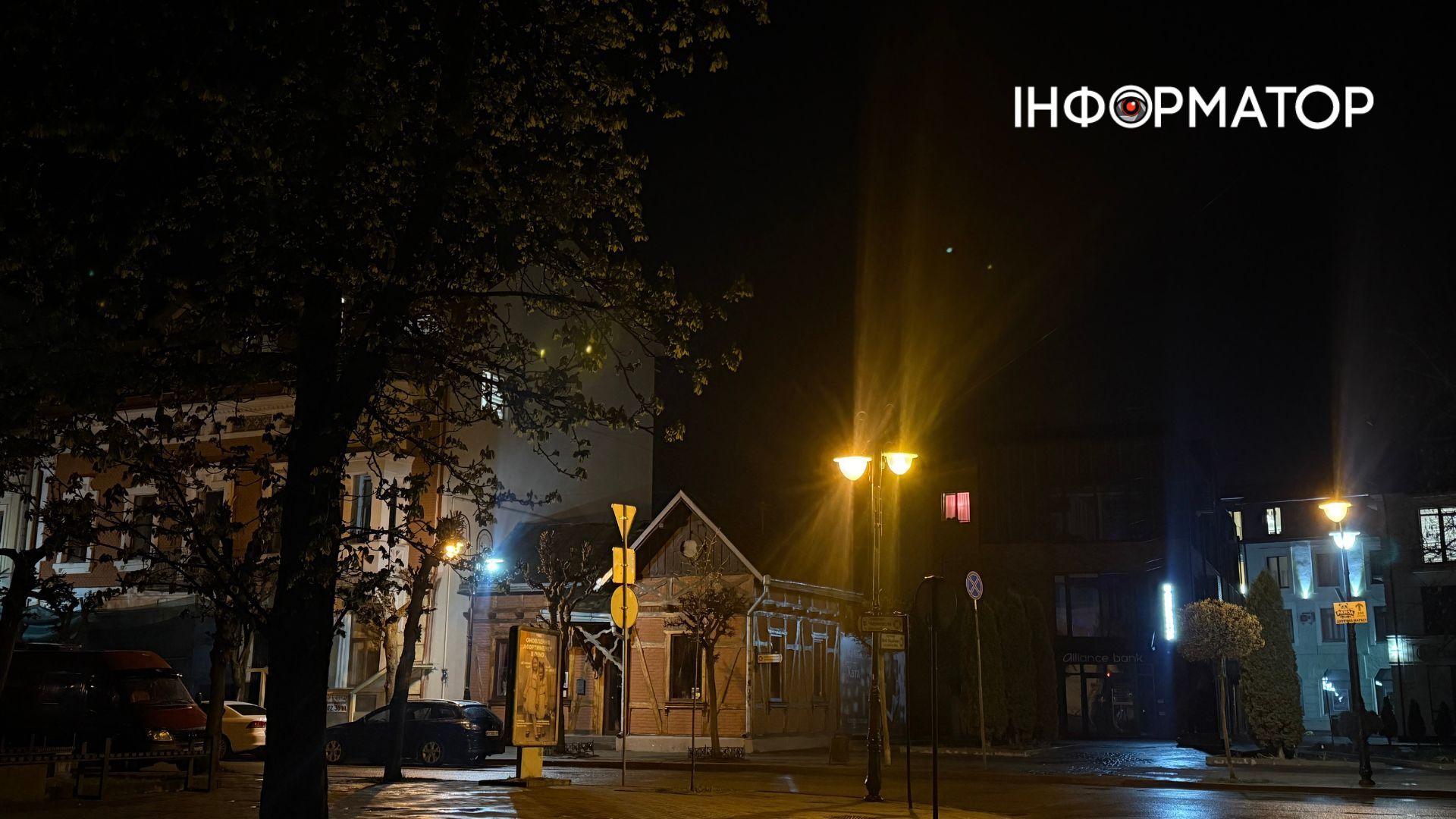 Затишок сутінків та світло ліхтарів: фоторепортаж вечірньої Коломиї 14