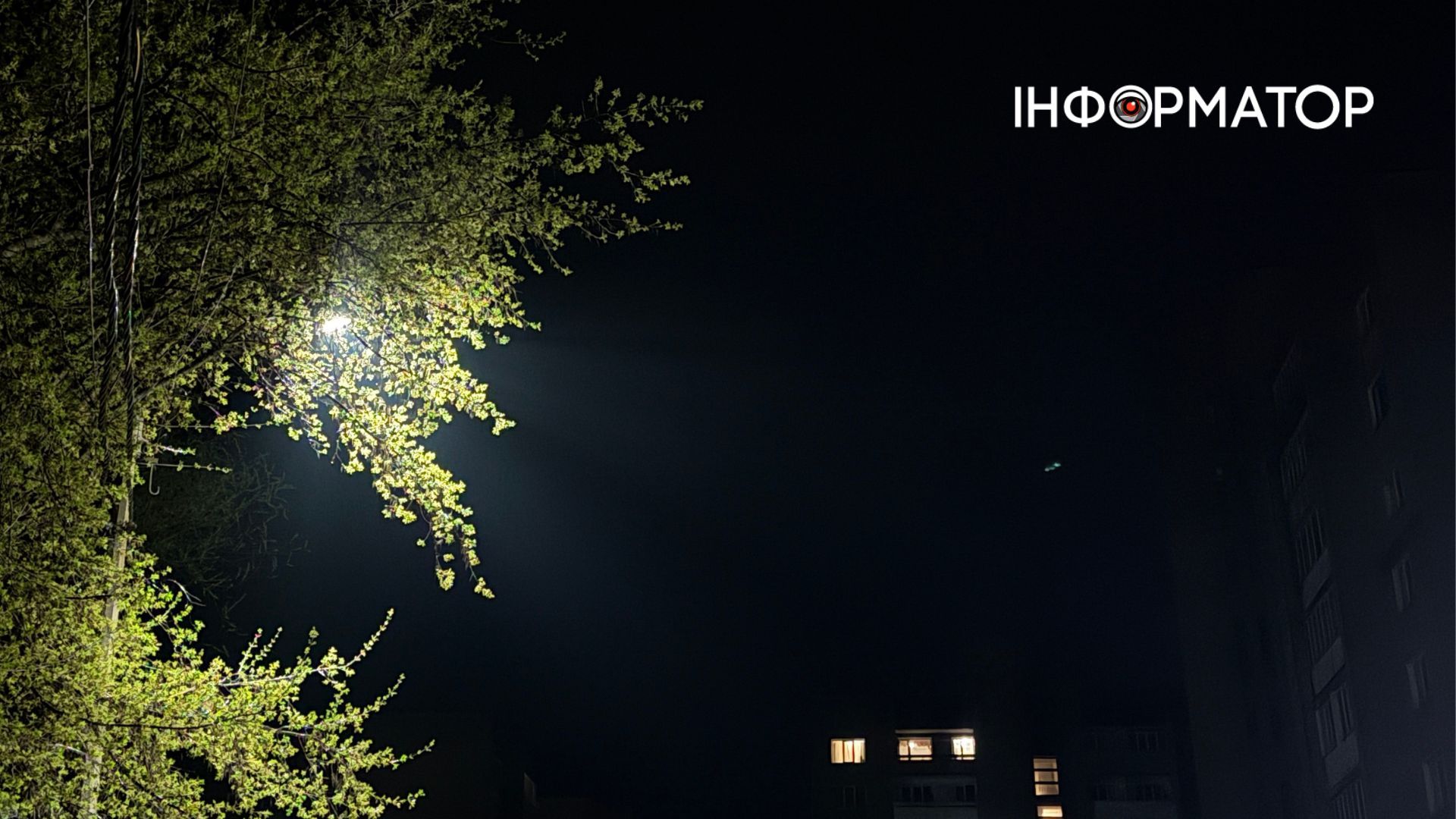 Затишок сутінків та світло ліхтарів: фоторепортаж вечірньої Коломиї 19