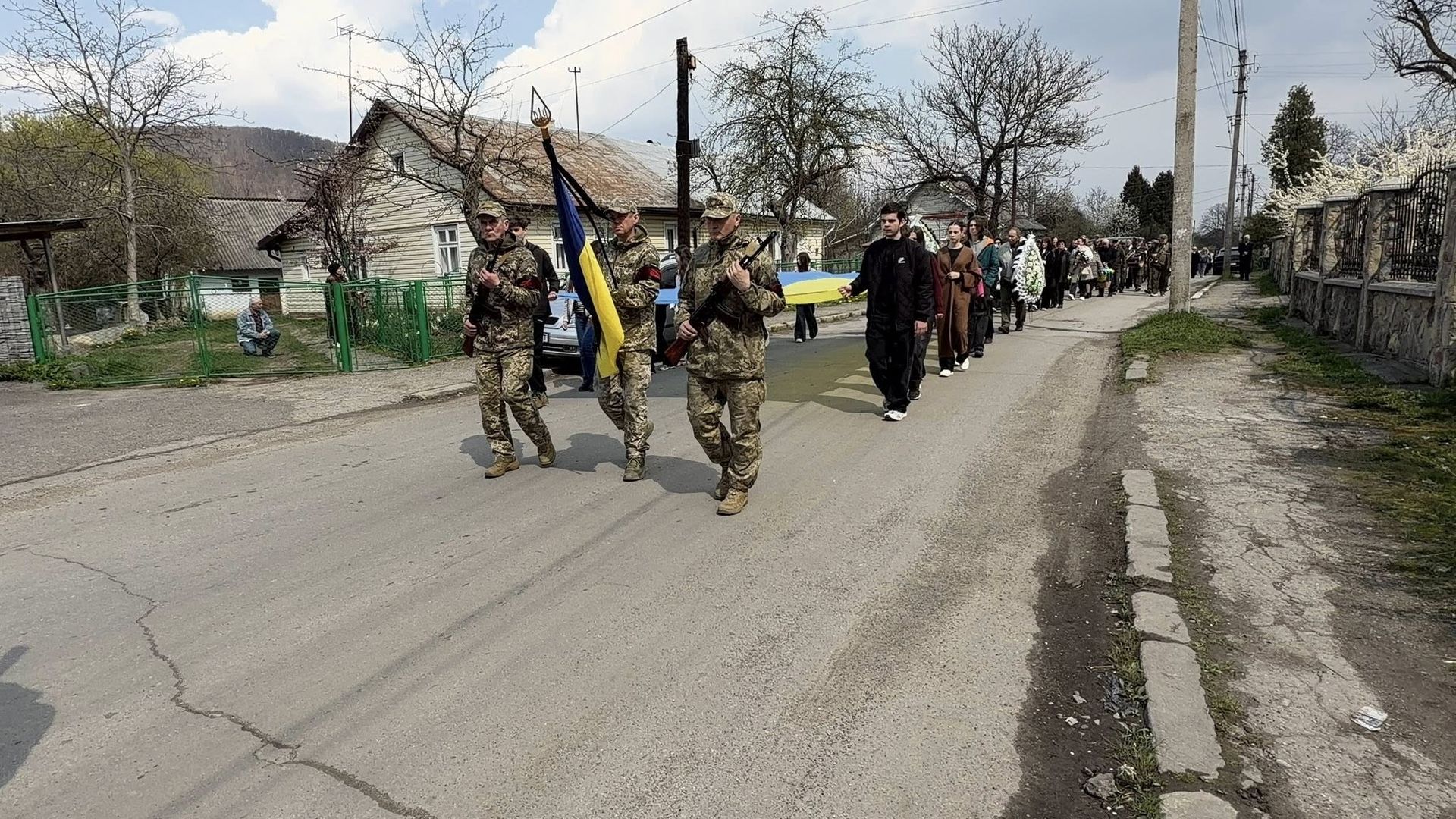 На Надвірнянщині попрощались із полеглим Героєм Олегом Максимівим 5