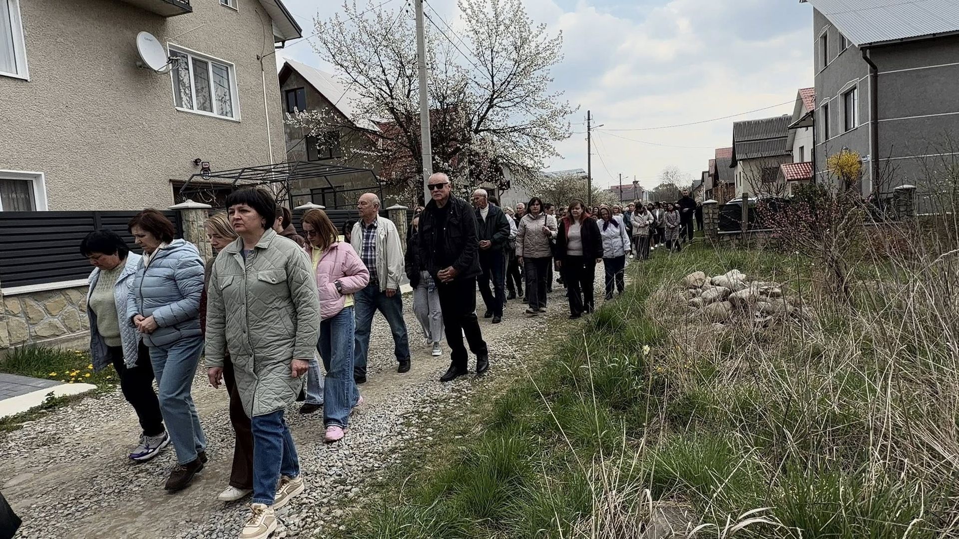 На Надвірнянщині попрощались із полеглим Героєм Олегом Максимівим 7