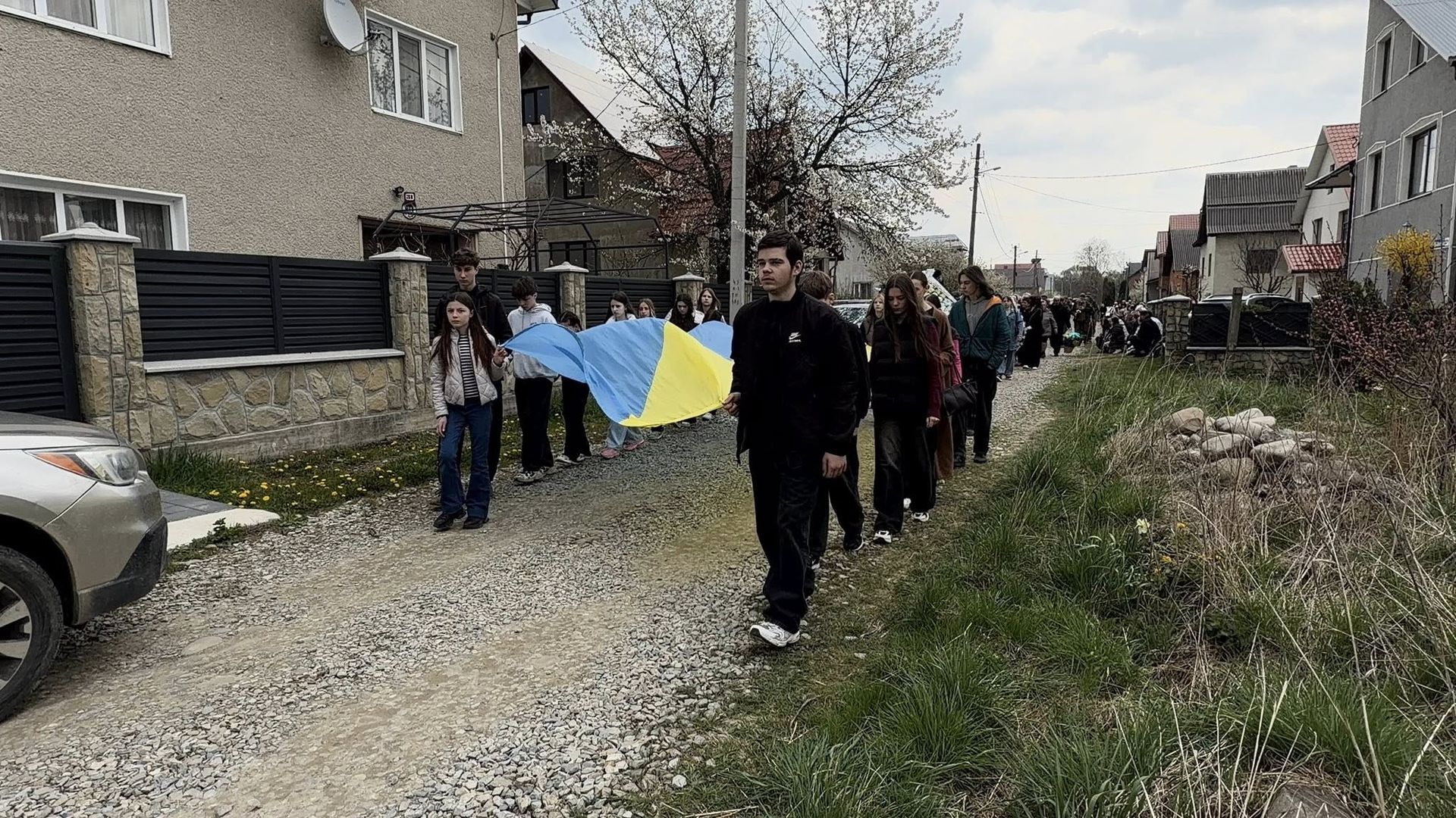 На Надвірнянщині попрощались із полеглим Героєм Олегом Максимівим 8