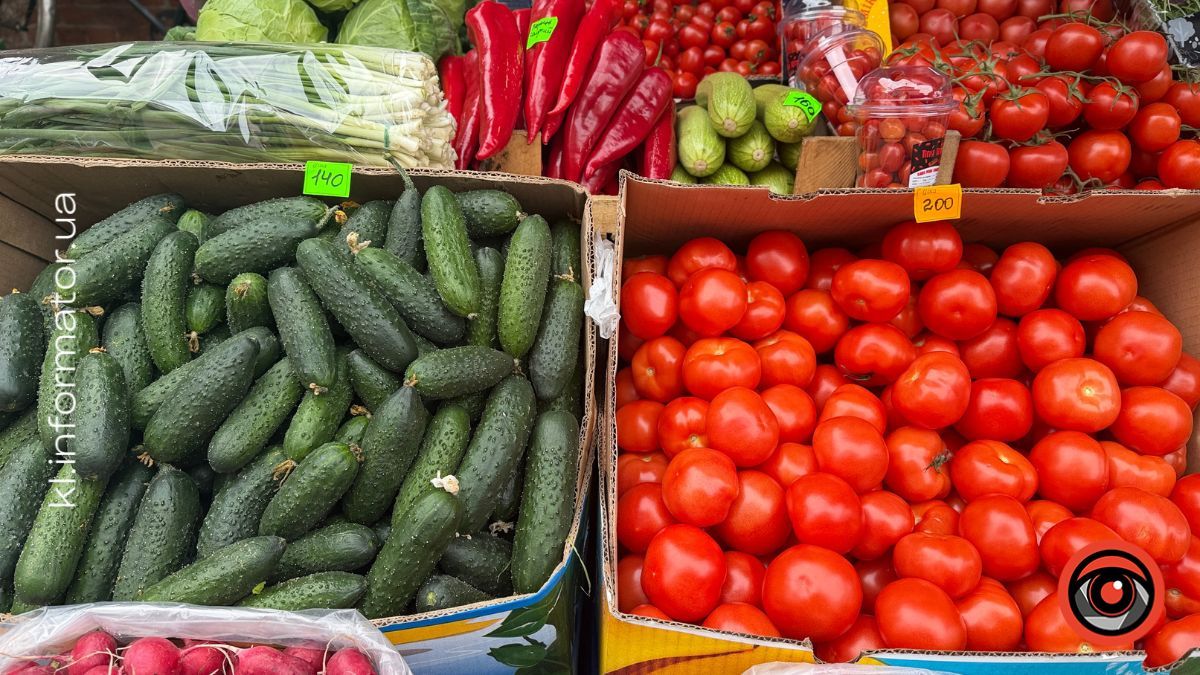 Скільки коштують огірки та помідори на ринку в Коломиї 2