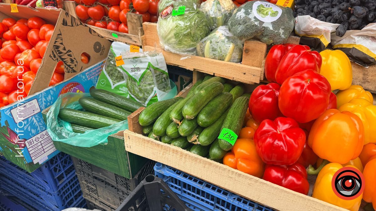 Скільки коштують огірки та помідори на ринку в Коломиї 1