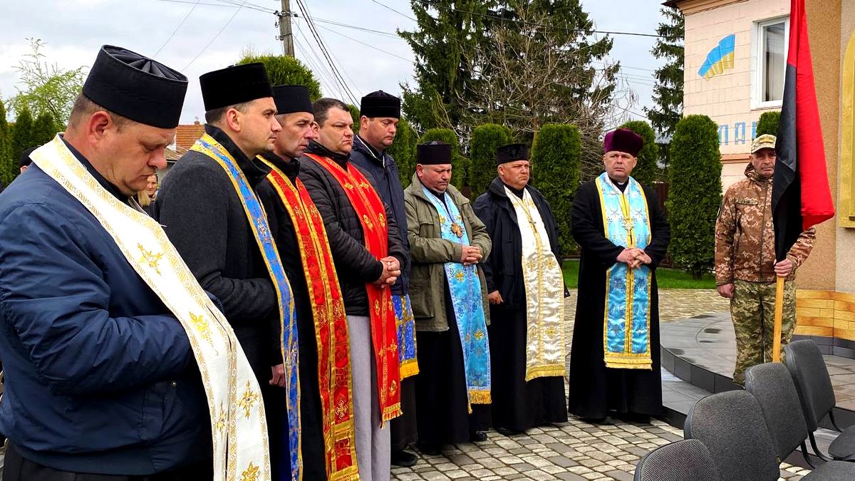 "На щиті" до Городенки повернувся воїн Воолодимир Олійник 4
