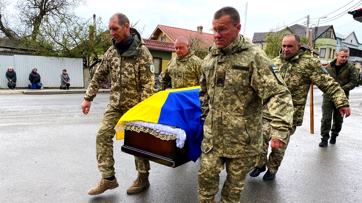 "На щиті" до Городенки повернувся воїн Воолодимир Олійник 3