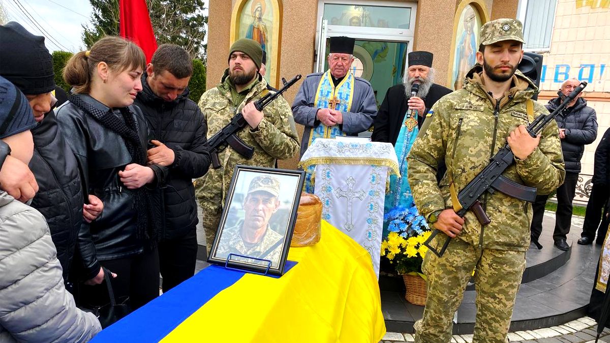 "На щиті" до Городенки повернувся воїн Воолодимир Олійник 5