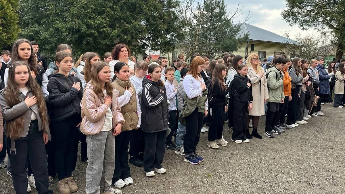 В Отинійському ліцеї відкрили меморіальні дошки полеглим Героям 5