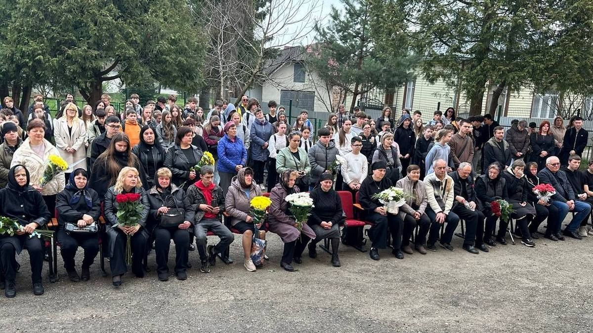 В Отинійському ліцеї відкрили меморіальні дошки полеглим Героям 4