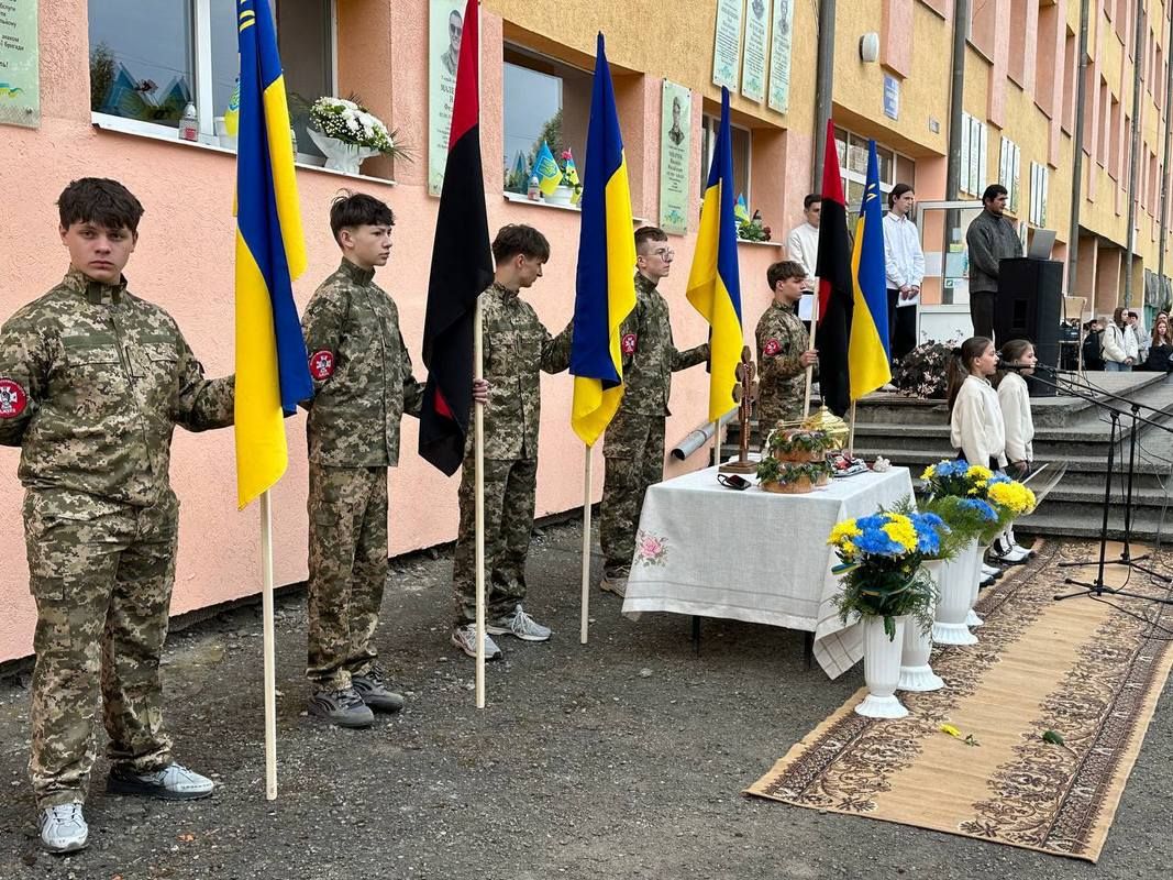В Отинійському ліцеї відкрили меморіальні дошки полеглим Героям 1